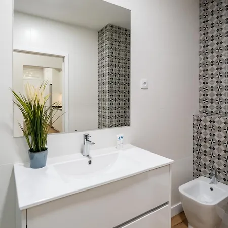 Open-plan In Downtown By Hostwise Porto